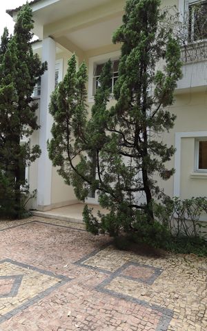 Casa de condomínio à venda com 483m², 4 quartos e 4 vagasFachada