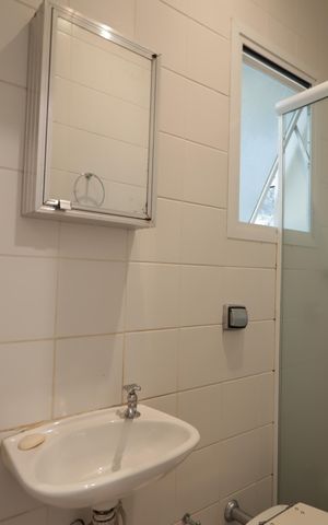 Casa de condomínio à venda com 483m², 4 quartos e 4 vagasBanheiro de serviço