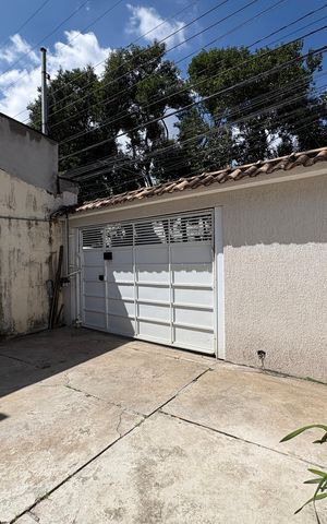 Casa para alugar com 600m², 6 quartos e 4 vagasGaragem - Casa 1/2