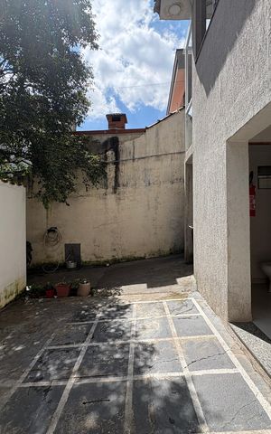 Casa para alugar com 600m², 6 quartos e 4 vagasCasa 1 - Quintal