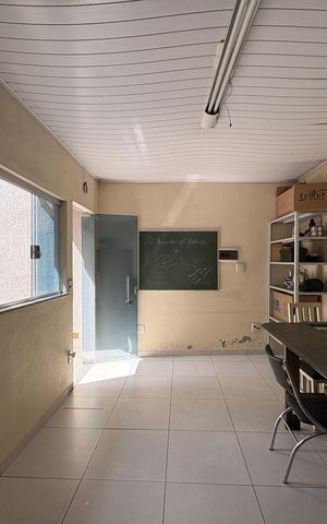 Casa para alugar com 600m², 6 quartos e 4 vagasCasa 1 - quarto de serviço 2