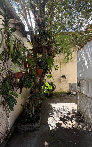 Casa para alugar com 600m², 6 quartos e 4 vagasEntrada para Casa 2