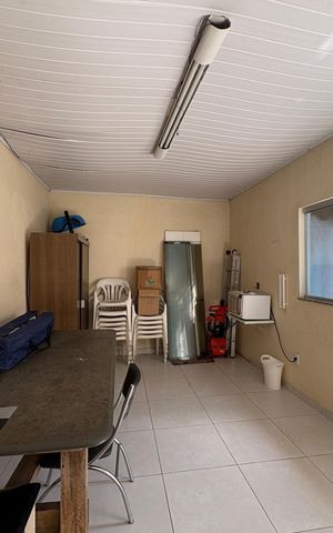 Casa para alugar com 600m², 6 quartos e 4 vagasCasa 1 - quarto de serviço 2