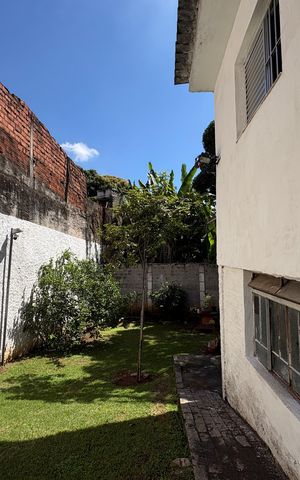 Casa para alugar com 600m², 6 quartos e 4 vagasQuintal/ Jardim
