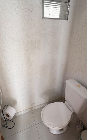 Casa para alugar com 600m², 6 quartos e 4 vagasCasa 1 - lavabo de serviço 