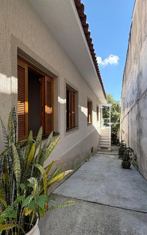 Casa para alugar com 600m², 6 quartos e 4 vagasEntrada / Corredor Externo