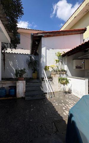 Casa para alugar com 600m², 6 quartos e 4 vagasCasa 2 - Quintal