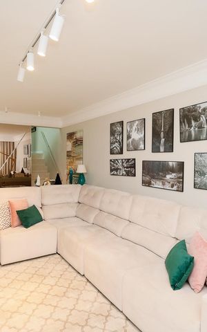 Casa à venda com 225m², 4 quartos e 4 vagas Casa à venda com 225m², 4 quartos e 4 vagasSala 1