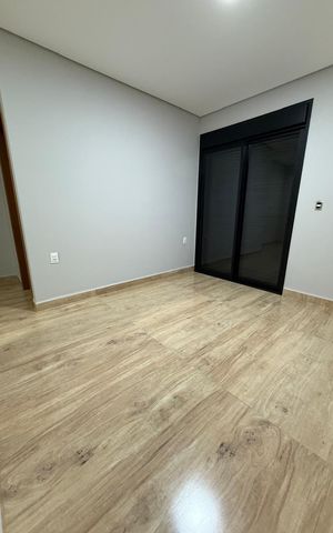 Casa à venda com 170m², 3 quartos e 4 vagas Casa à venda com 170m², 3 quartos e 4 vagasQuarto