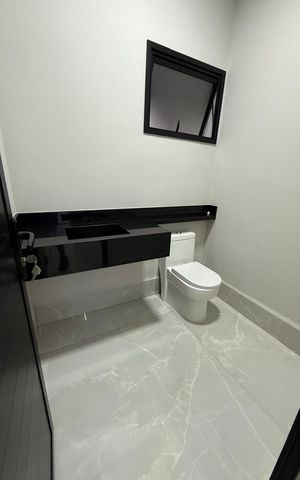 Casa à venda com 170m², 3 quartos e 4 vagas Casa à venda com 170m², 3 quartos e 4 vagasBanheiro