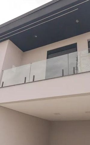 Casa à venda com 170m², 3 quartos e 4 vagas Casa à venda com 170m², 3 quartos e 4 vagasFachada