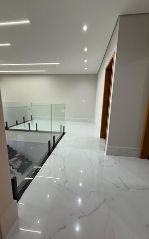 Casa à venda com 170m², 3 quartos e 4 vagas Casa à venda com 170m², 3 quartos e 4 vagasMezanino