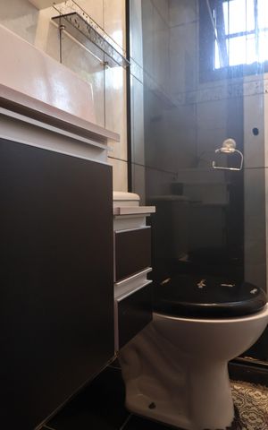 Casa à venda com 43m², 2 quartos e 2 vagasBanheiro