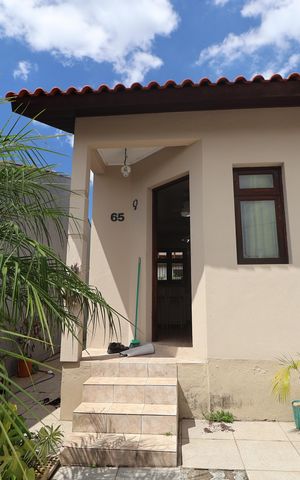 Casa à venda com 43m², 2 quartos e 2 vagasFrente