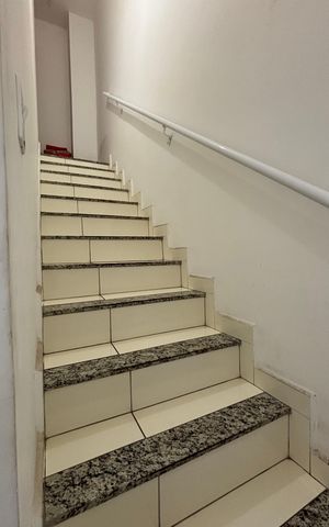Apartamento à venda com 102m², 2 quartos e 1 vaga Apartamento à venda com 102m², 2 quartos e 1 vagaEscada