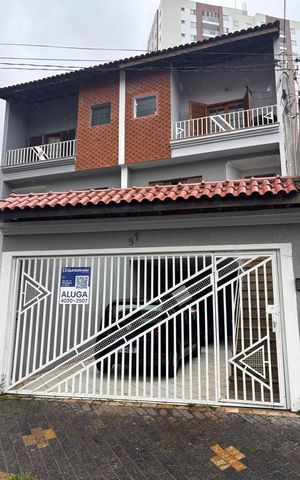Casa para alugar com 350m², 3 quartos e 3 vagas Casa para alugar com 350m², 3 quartos e 3 vagasFachada