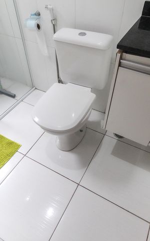 Casa de condomínio à venda com 64m², 2 quartos e 1 vaga Casa de condomínio à venda com 64m², 2 quartos e 1 vagaBanheiro