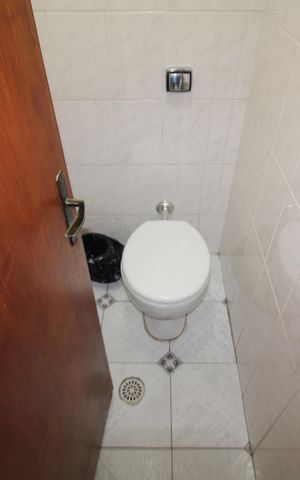 Casa à venda com 140m², 5 quartos e sem vagaLavabo