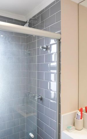Apartamento à venda com 65m², 2 quartos e 2 vagasBanheiro da suíte