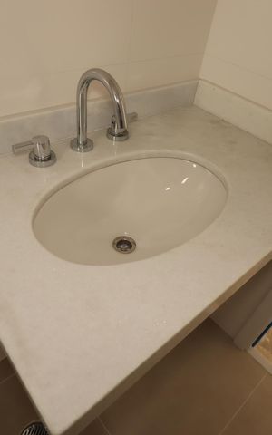 Apartamento à venda com 117m², 3 quartos e 2 vagasBanheiro da Suíte 1- Pia