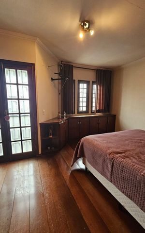 Casa à venda com 235m², 3 quartos e 4 vagas Casa à venda com 235m², 3 quartos e 4 vagasQuarto