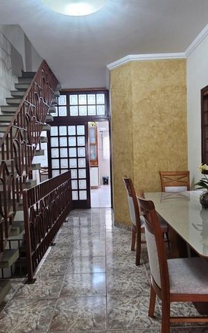 Casa à venda com 235m², 3 quartos e 4 vagas Casa à venda com 235m², 3 quartos e 4 vagasSala de jantar
