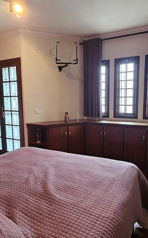 Casa à venda com 235m², 3 quartos e 4 vagas Casa à venda com 235m², 3 quartos e 4 vagasQuarto