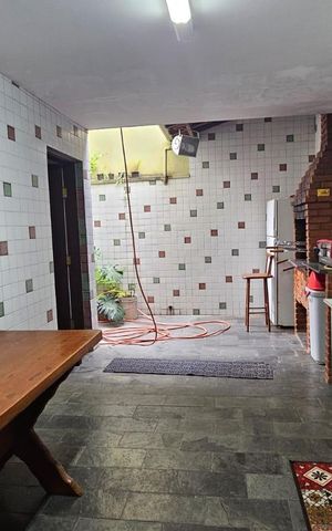 Casa à venda com 235m², 3 quartos e 4 vagas Casa à venda com 235m², 3 quartos e 4 vagasÁrea externa