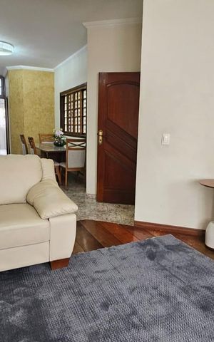 Casa à venda com 235m², 3 quartos e 4 vagas Casa à venda com 235m², 3 quartos e 4 vagasSala