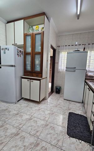 Casa à venda com 235m², 3 quartos e 4 vagas Casa à venda com 235m², 3 quartos e 4 vagasCozinha