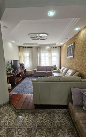 Casa à venda com 235m², 3 quartos e 4 vagas Casa à venda com 235m², 3 quartos e 4 vagasSala
