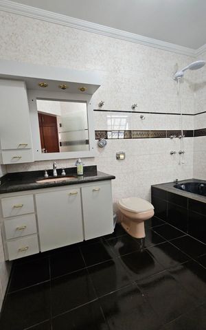 Casa à venda com 235m², 3 quartos e 4 vagas Casa à venda com 235m², 3 quartos e 4 vagasCozinha