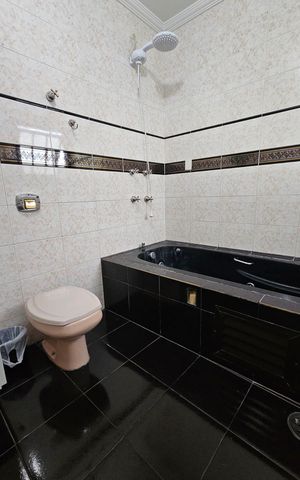 Casa à venda com 235m², 3 quartos e 4 vagas Casa à venda com 235m², 3 quartos e 4 vagasBanheiro