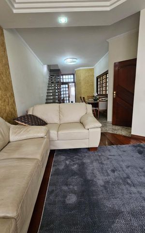 Casa à venda com 235m², 3 quartos e 4 vagas Casa à venda com 235m², 3 quartos e 4 vagasSala