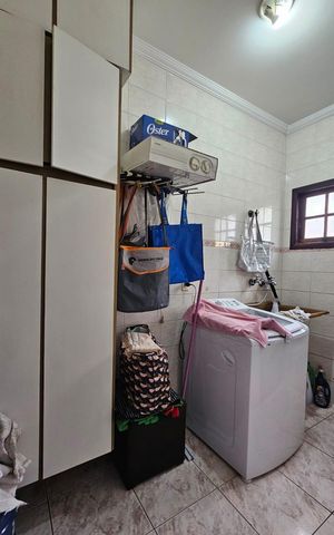 Casa à venda com 235m², 3 quartos e 4 vagas Casa à venda com 235m², 3 quartos e 4 vagasÁrea de serviço