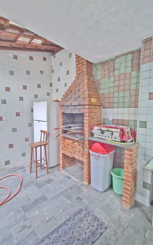 Casa à venda com 235m², 3 quartos e 4 vagas Casa à venda com 235m², 3 quartos e 4 vagasÁrea externa