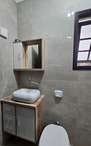 Casa à venda com 235m², 3 quartos e 4 vagas Casa à venda com 235m², 3 quartos e 4 vagasLavabo