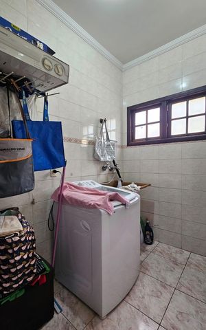 Casa à venda com 235m², 3 quartos e 4 vagas Casa à venda com 235m², 3 quartos e 4 vagasÁrea de serviço