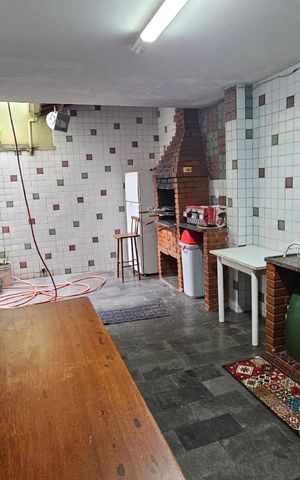 Casa à venda com 235m², 3 quartos e 4 vagas