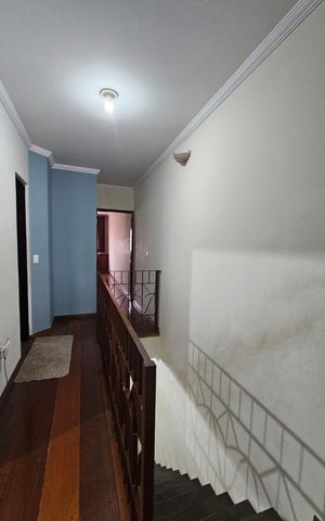 Casa à venda com 235m², 3 quartos e 4 vagas Casa à venda com 235m², 3 quartos e 4 vagasCorredor