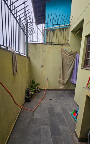 Casa à venda com 235m², 3 quartos e 4 vagas Casa à venda com 235m², 3 quartos e 4 vagasÁrea externa