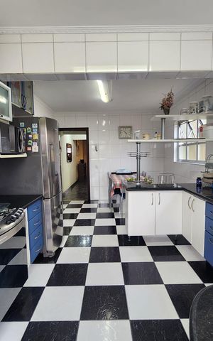 Casa à venda com 220m², 4 quartos e 3 vagasCozinha