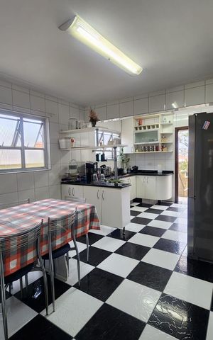 Casa à venda com 220m², 4 quartos e 3 vagasCozinha