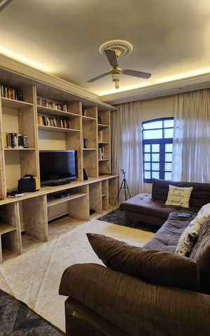 Casa à venda com 220m², 4 quartos e 3 vagasSala