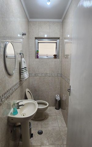 Casa à venda com 220m², 4 quartos e 3 vagasBanheiro