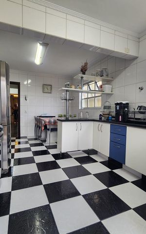 Casa à venda com 220m², 4 quartos e 3 vagasCozinha