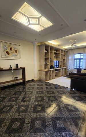 Casa à venda com 220m², 4 quartos e 3 vagasSala