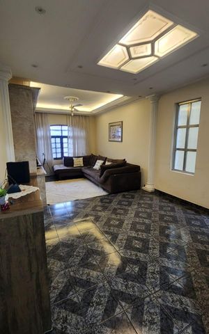 Casa à venda com 220m², 4 quartos e 3 vagasSala