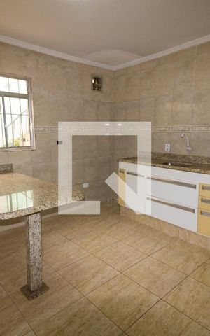 Casa à venda com 161m², 3 quartos e 4 vagas