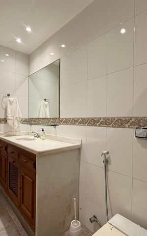 Apartamento à venda com 243m², 3 quartos e 3 vagas Apartamento à venda com 243m², 3 quartos e 3 vagasBanheiro social